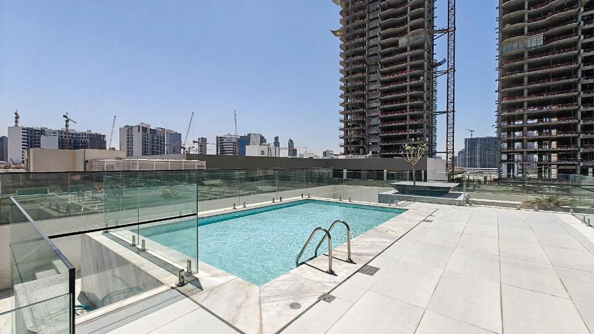 Stunning Studio In Regina Tower With Five Hotel View Dubai