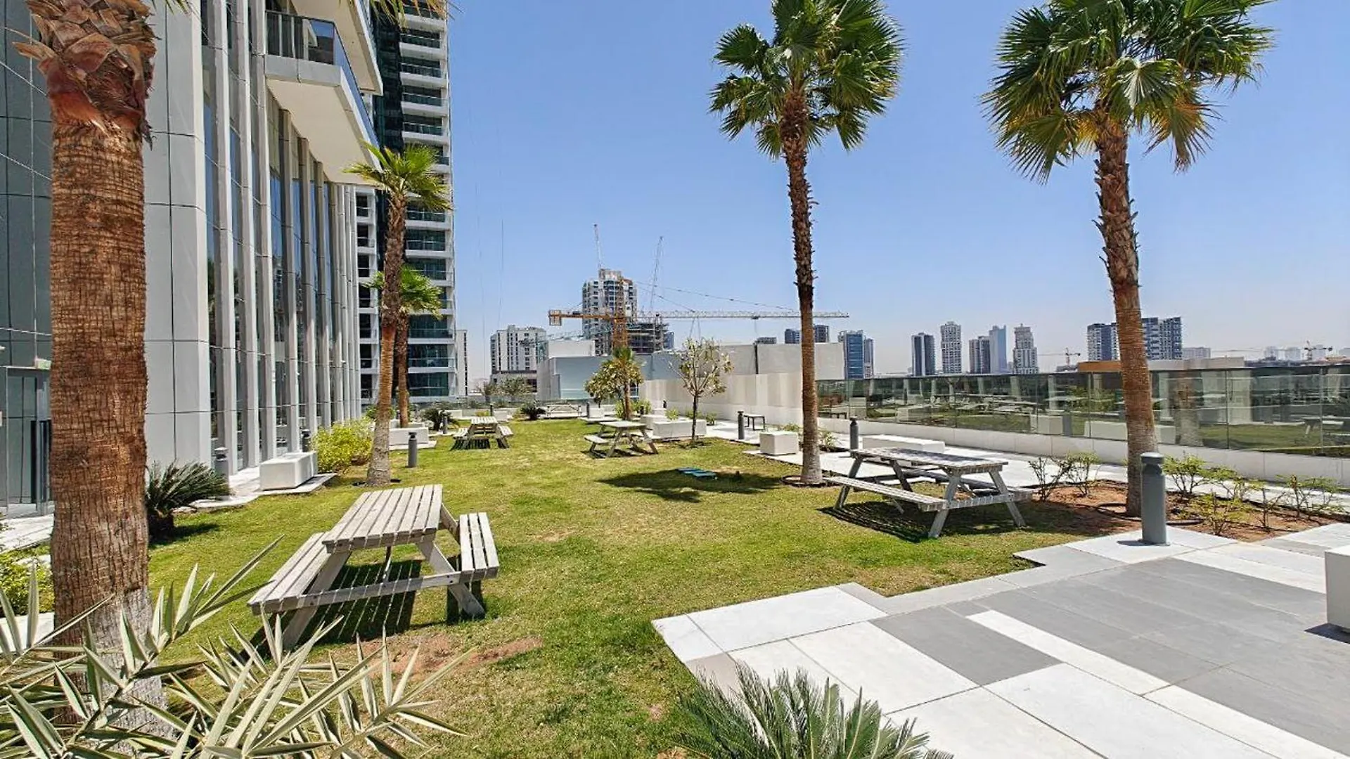 Stunning Studio In Regina Tower With Five Hotel View Dubai United Arab Emirates