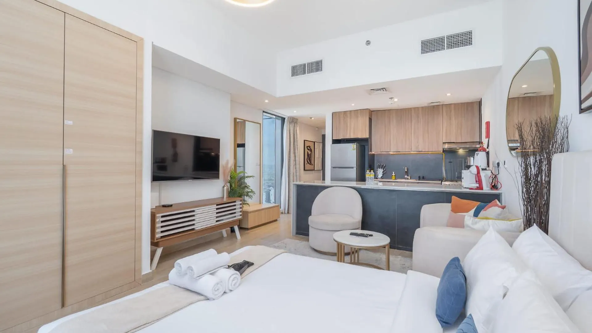 Apartment Stunning Studio In Regina Tower With Five Hotel View Dubai
