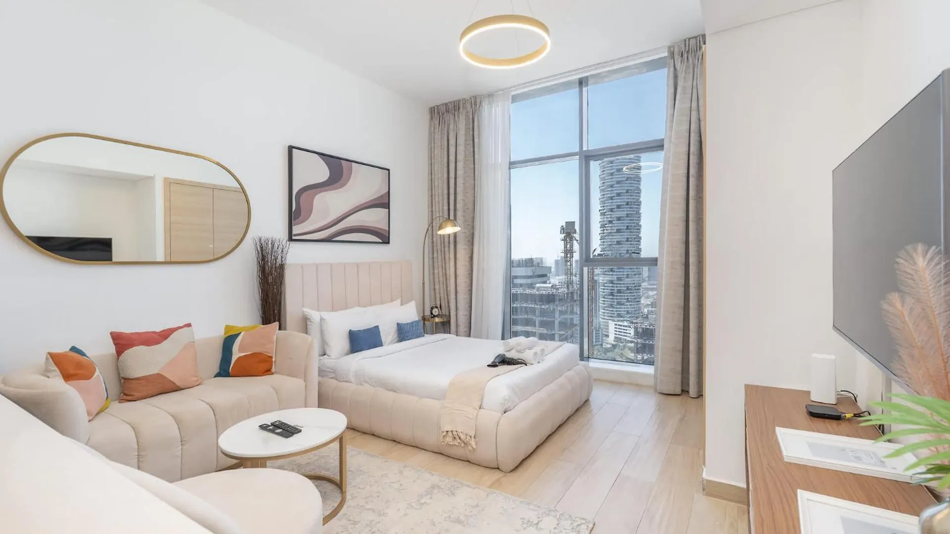 Stunning Studio In Regina Tower With Five Hotel View Dubai Appartamento