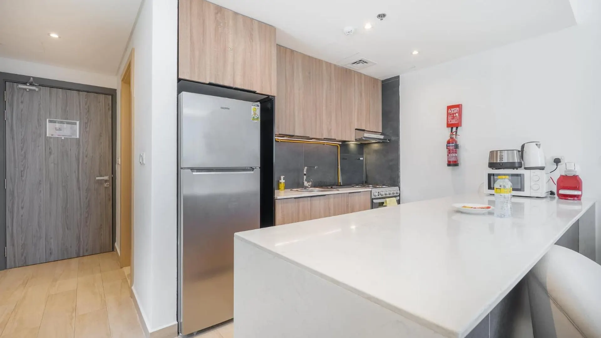 Stunning Studio In Regina Tower With Five Hotel View Dubai Emirati Arabi Uniti