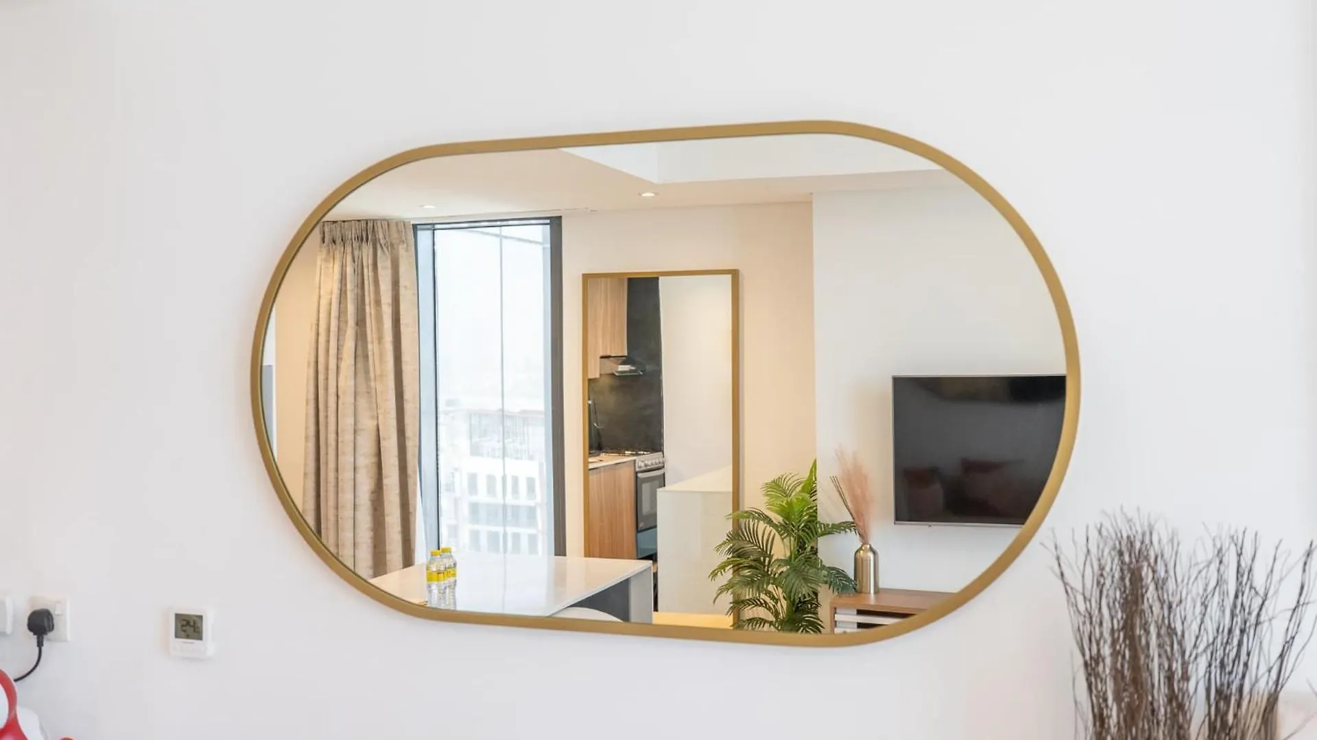 Stunning Studio In Regina Tower With Five Hotel View Dubai Apartment
